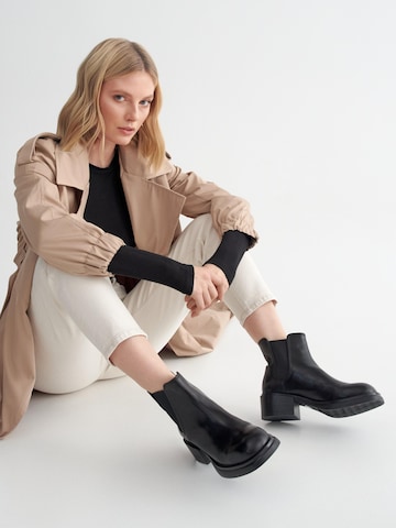 Boots '2205' di Estro in nero