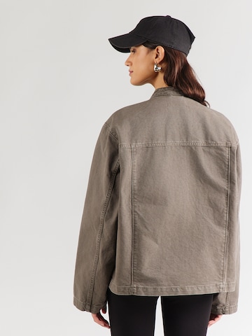 WEEKDAY Átmeneti dzseki 'Eiko' - szürke