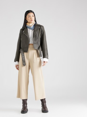 QS - Pierna ancha Pantalón plisado en beige