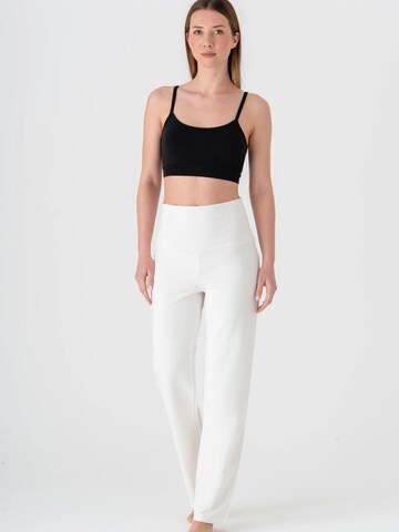 Leela COTTON Regular Pants in White