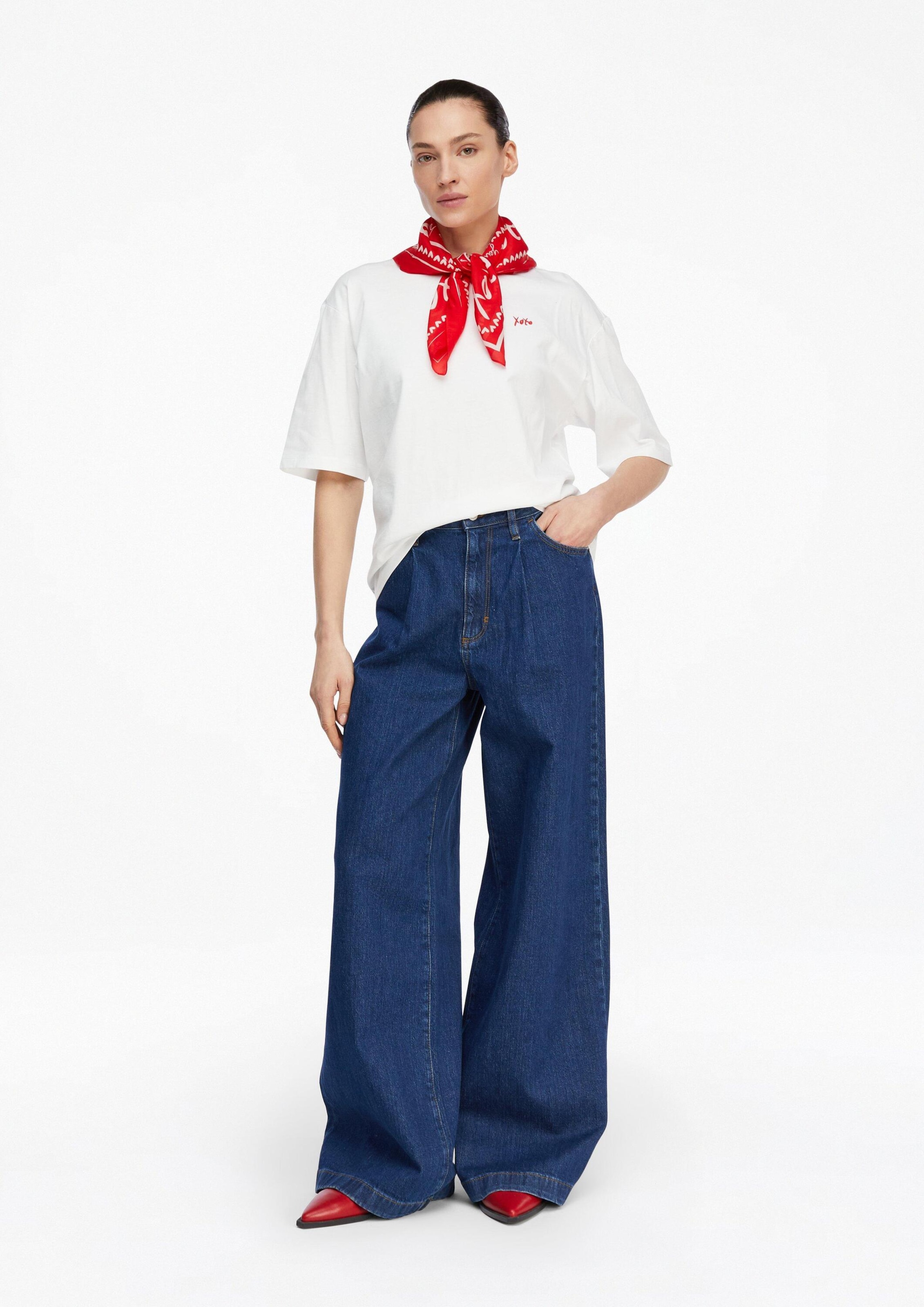 COMMA Sjaal in Rood: voorkant