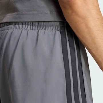 Loosefit Pantalon de sport 'Essentials Chelsea Lite' ADIDAS SPORTSWEAR en gris