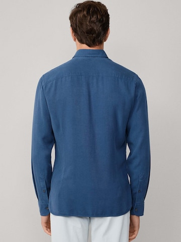 Coupe regular Chemise Hackett London en bleu
