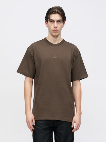 Nike Sportswear T-Shirt 'PREM ESS' in Braun