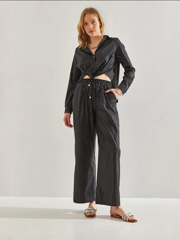 Bianco Lucci - Perna larga Calças em preto