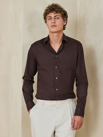 Next Slim Fit Hemd in Braun: Vorderseite