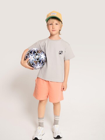 SATURNDAY Shirt 'Fußball' in Grijs