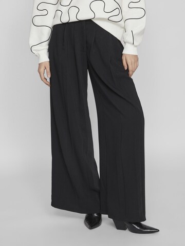 VILA Wide leg Pleat-Front Pants in Black: front