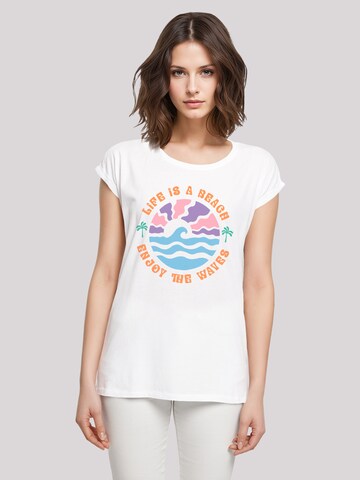 T-shirt 'Life Is A Beach Enjoy The Waves' F4NT4STIC en blanc : devant
