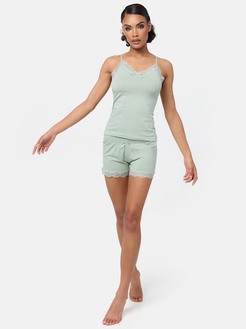 Tazzio Shorty 'F908' in Grün