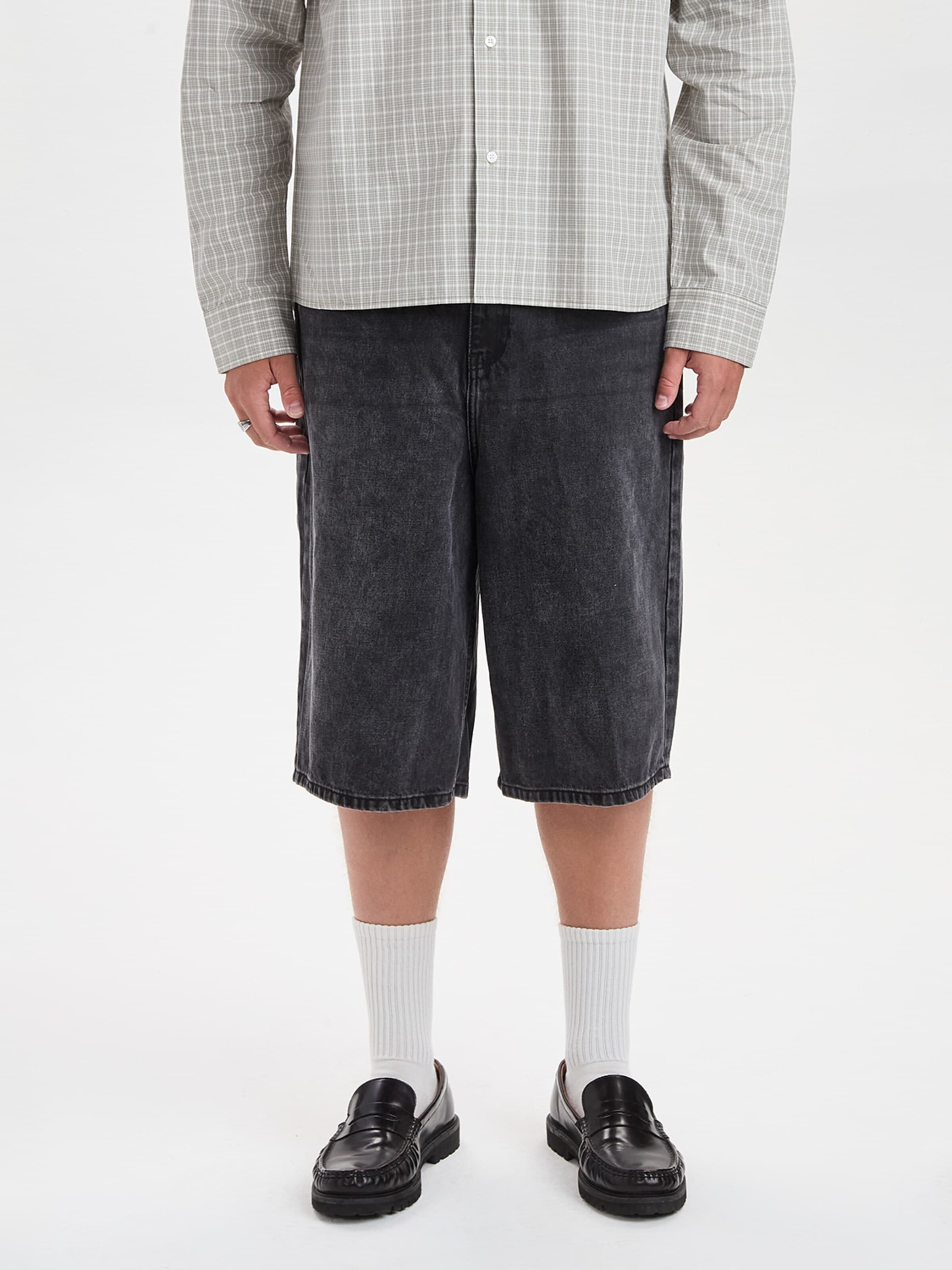 Dxnmxrk Szeroka nogawka Jeansy 'DXHarri Black Wide Fit Denim Shorts' w kolorze czarny: przód