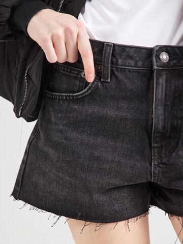TOPSHOP Regular Shorts in Schwarz