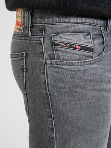 DIESEL Slimfit Τζιν '2019 D-STRUKT' σε μαύρο