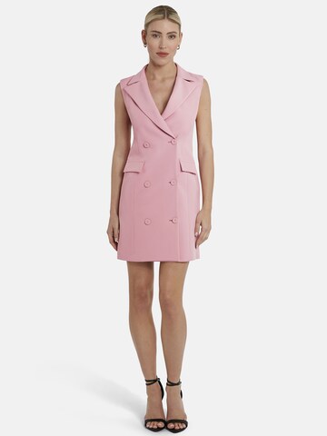 Nicowa Blazerkleid 'AWELIA', Model ist 1,78 cm und trägt Größe 34 in Pink