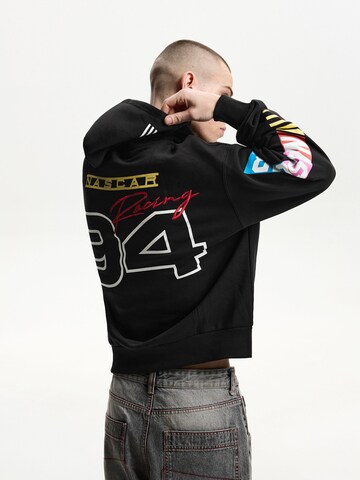 Felpa 'NASCAR' di Bershka in nero