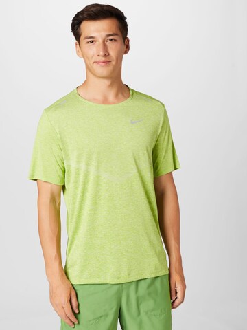 T-Shirt fonctionnel 'Rise 365' NIKE en vert : devant