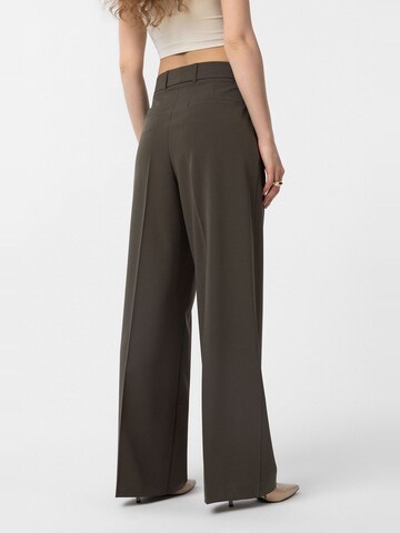 Loosefit Pantalon à pince 'Denisa' Antioch en vert