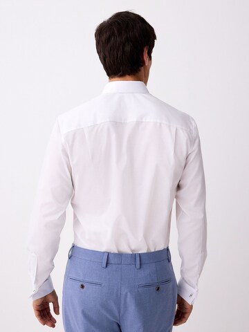 Next Slim Fit Set: Hemd und Krawatte in Weiß