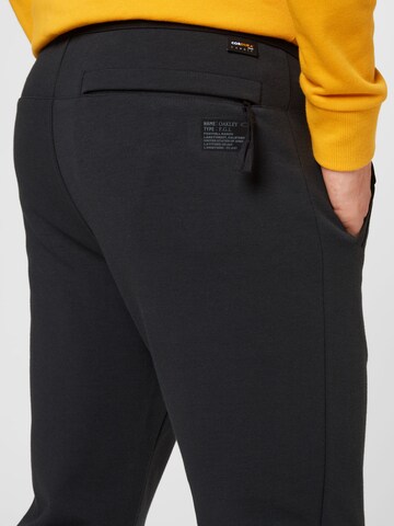 OAKLEY Tapered Workout Pants in Black