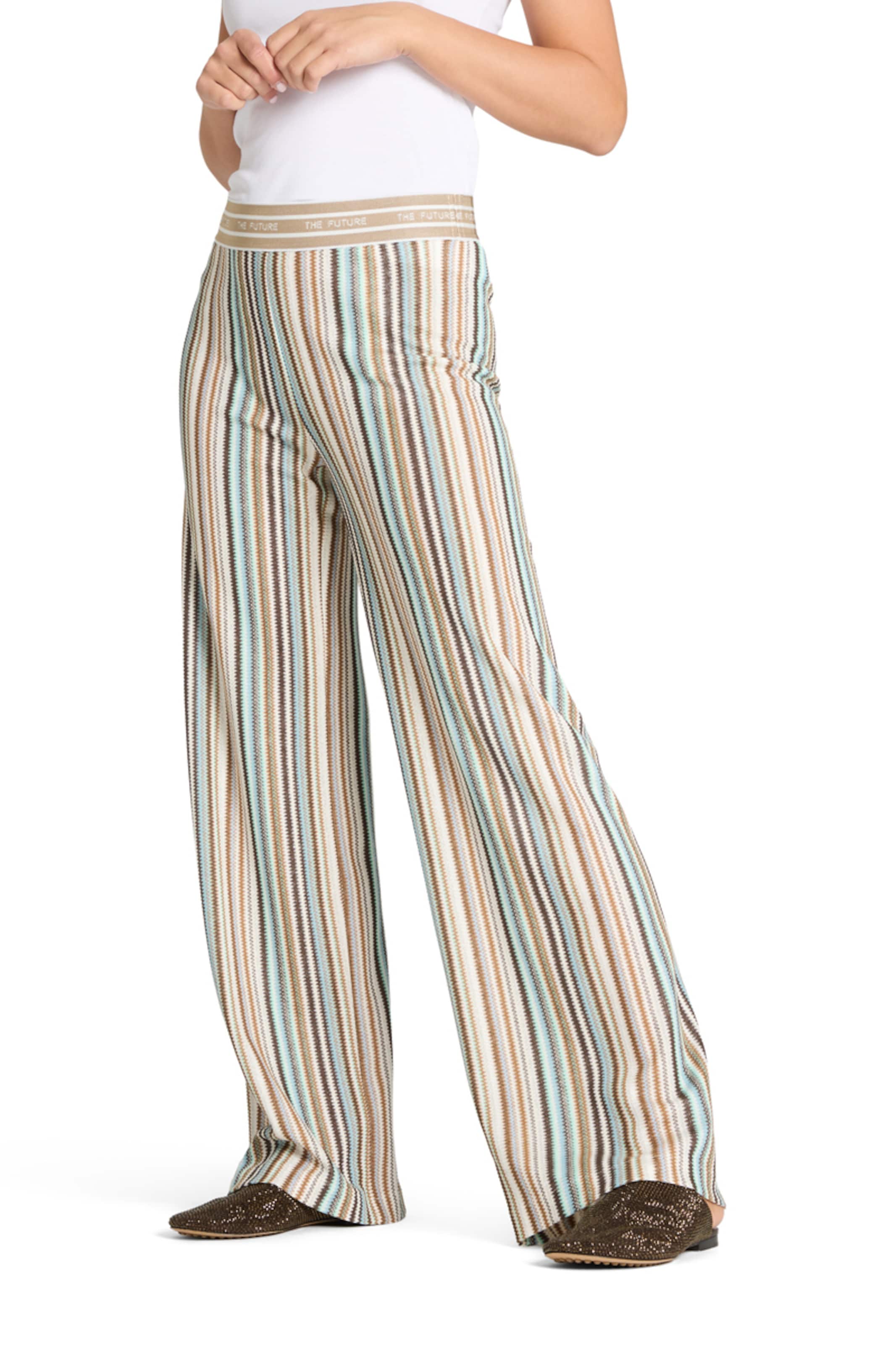 Cambio Regular Pleat-Front Pants in Beige: front
