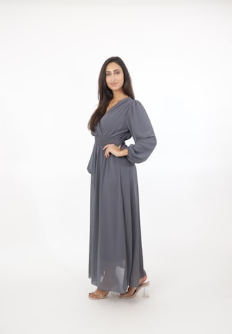 Elara Kleid in Grau