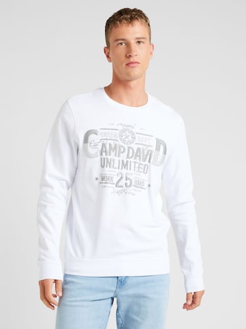 Sweat-shirt CAMP DAVID en blanc : devant