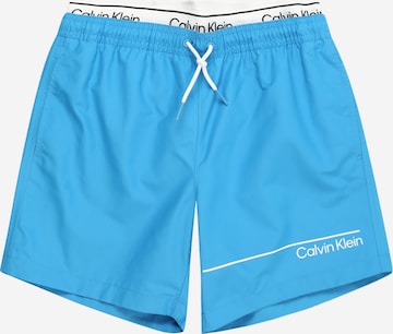 Calvin Klein Swimwear Rövid fürdőnadrágok 'Meta Legacy' - kék: elől