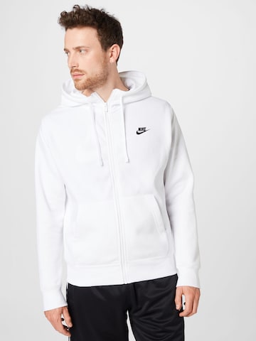 Coupe regular Veste de survêtement 'Club Fleece' Nike Sportswear en blanc : devant