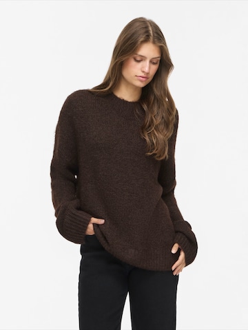 Pull-over 'VIBOWS' VILA en marron : devant