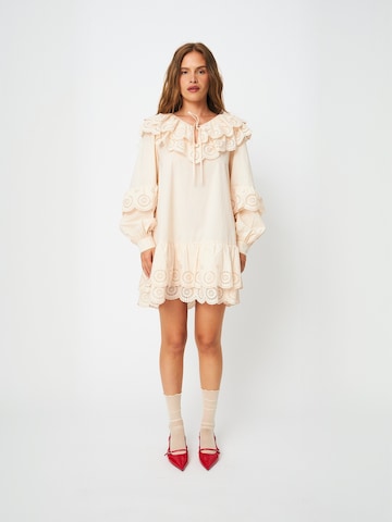 Robe ' Nellacras ' Crās en beige