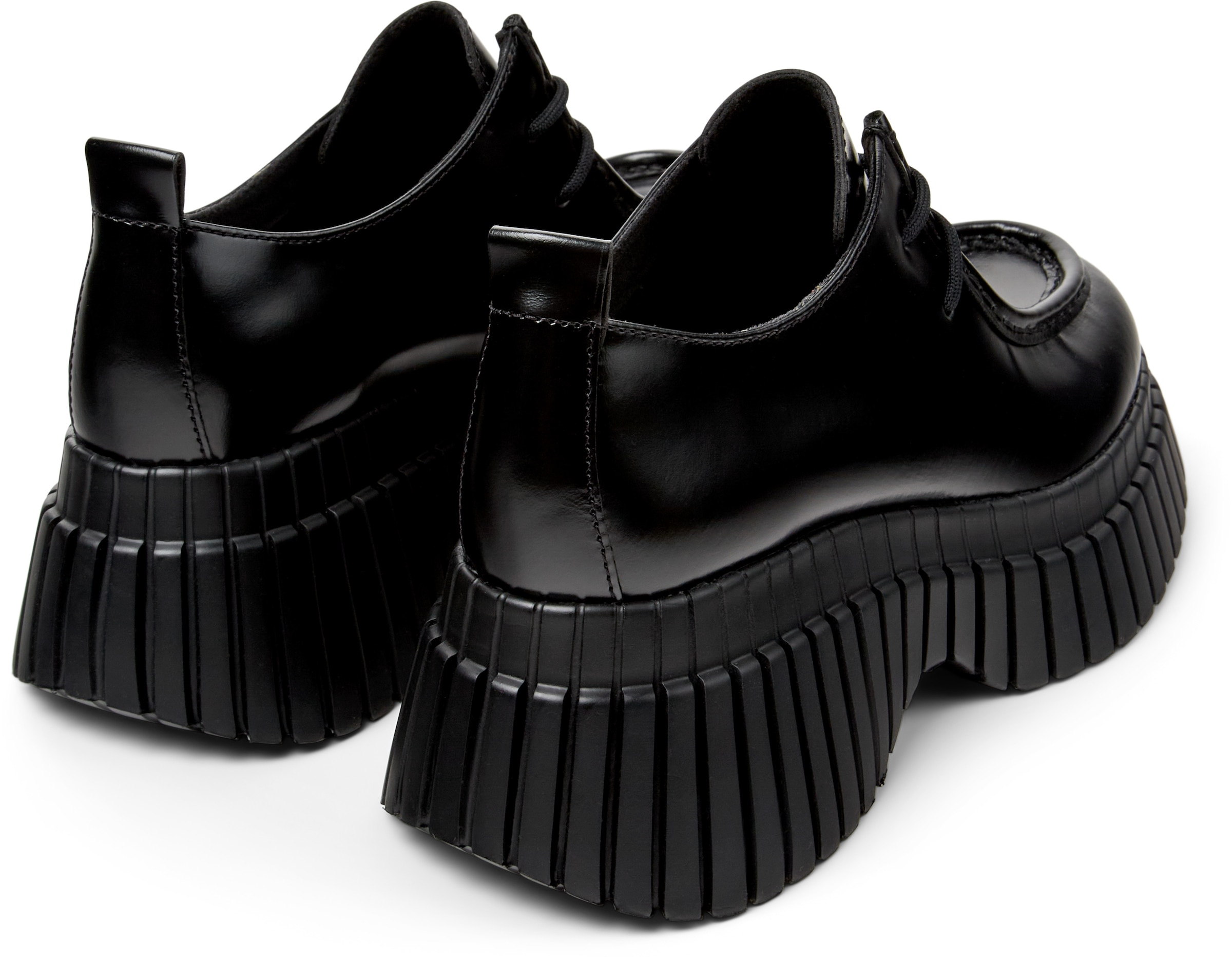 Scarpa stringata 'Bcn' di CAMPER in nero