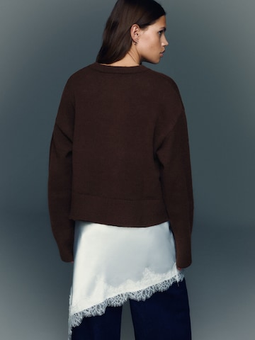 Bershka Пуловер в кафяво