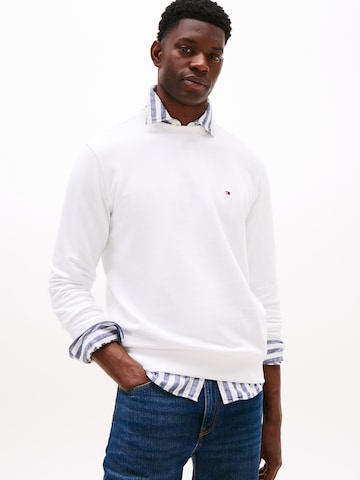TOMMY HILFIGER Sweatshirt 'ESSENTIAL' in White: front