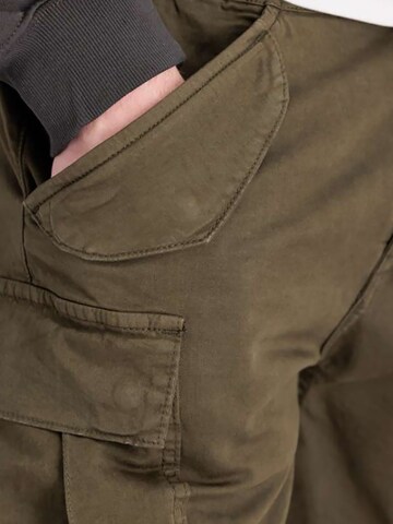 ALPHA INDUSTRIES Regular Hose‌‌‌ in Grün
