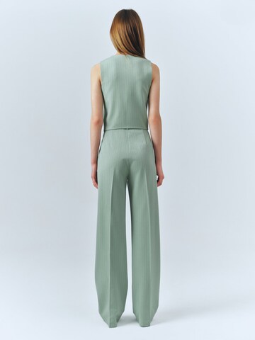 MB by Marta Buzolic Regular Trousers in Green