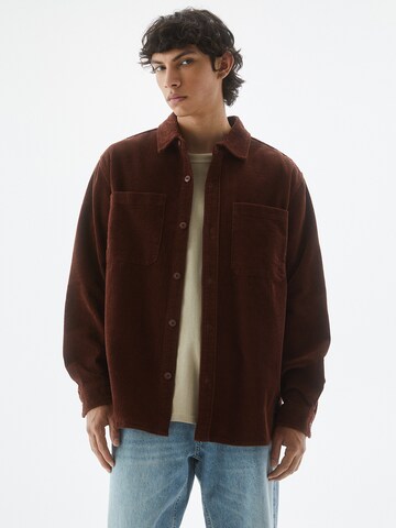 Pull&Bear Comfort fit Overhemd in Bruin: voorkant