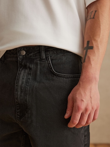 DAN FOX APPAREL Tapered Jeans 'Lucien' in Black