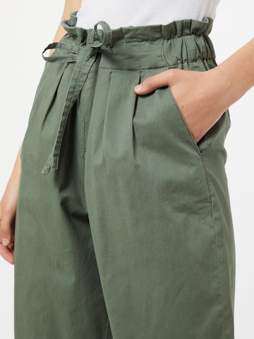 Loosefit Pantaloni 'Evany' di VERO MODA in verde