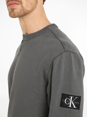 Calvin Klein Jeans Regular Sweatshirt in Grau