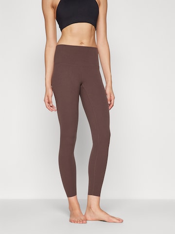 NIKE Skinny Sporthose 'ZENVY' in Braun: Vorderseite