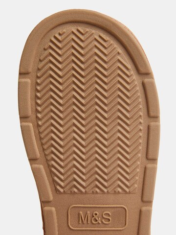 Boots di Marks & Spencer in marrone