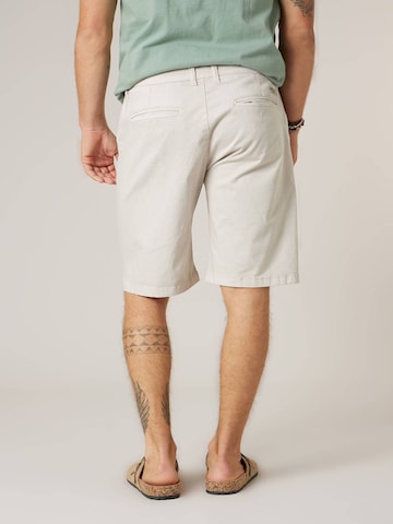 Deeluxe Regular Shorts 'Varty' in Grau