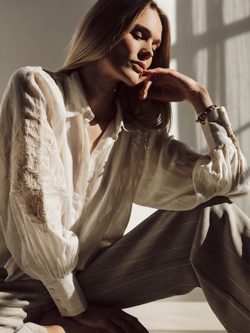 Honnête Atelier Blouse 'Meave' in Beige