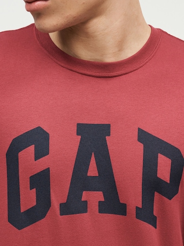 Tricou 'EVERYDAY' de la GAP pe roșu