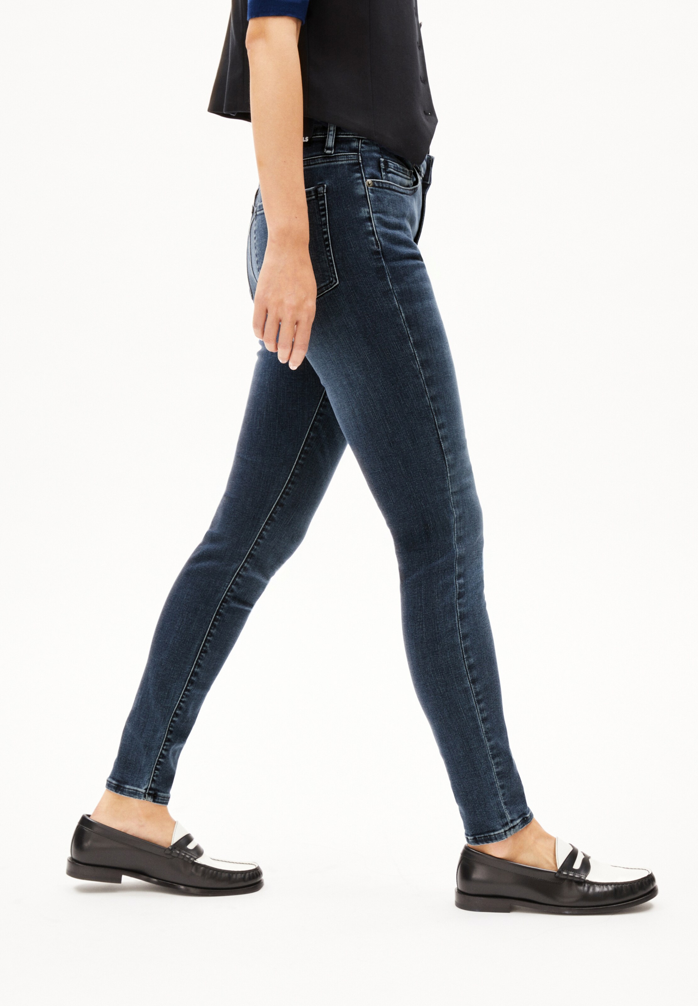 Skinny Jeans 'TILLAA' di ARMEDANGELS in blu: frontale