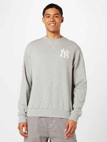 NEW ERA Sweatshirt 'Heritage Neyyan' in Grey: front