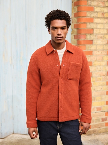 Next Jacke in Rot: Vorderseite