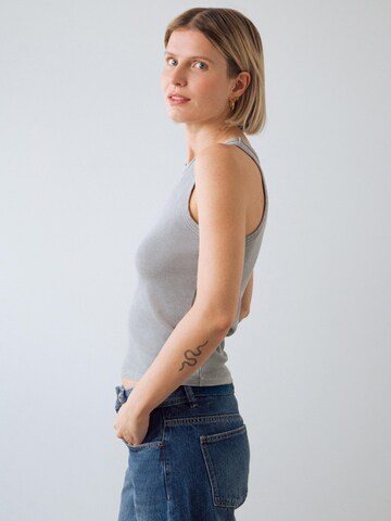 Top di Honest Basics in grigio