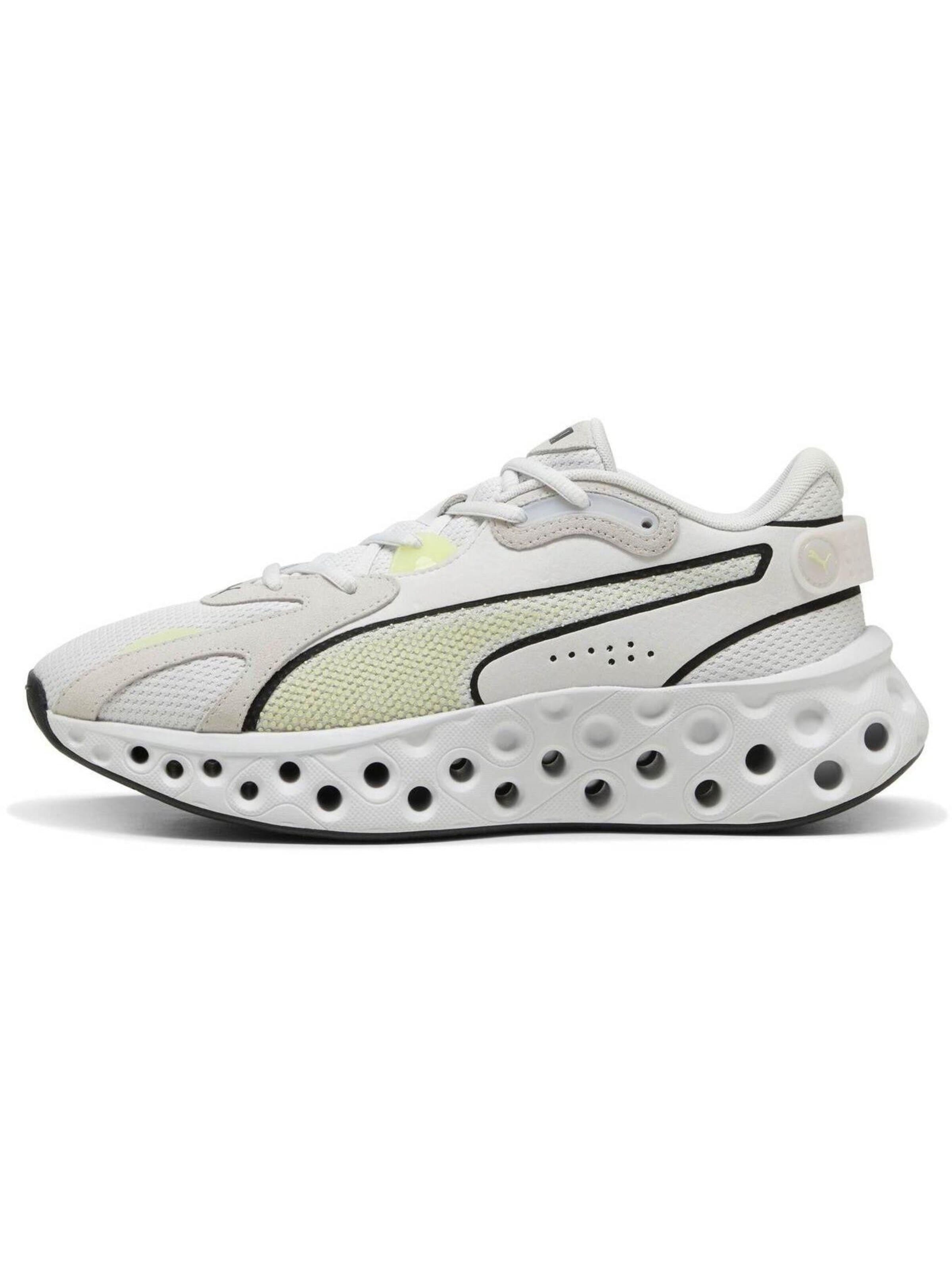 Chaussure de course PUMA en blanc