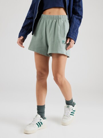 Loosefit Pantaloni 'Essentials' di ADIDAS ORIGINALS in verde: frontale
